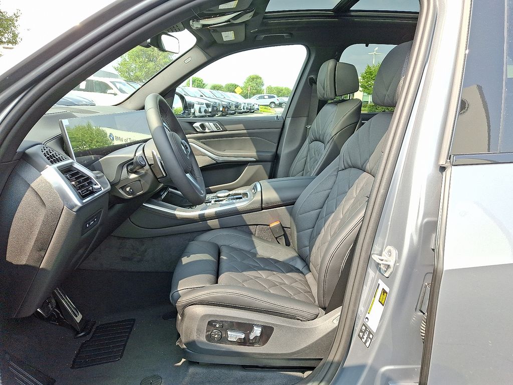 Thumbnail: 2026 BMW X5 - 6