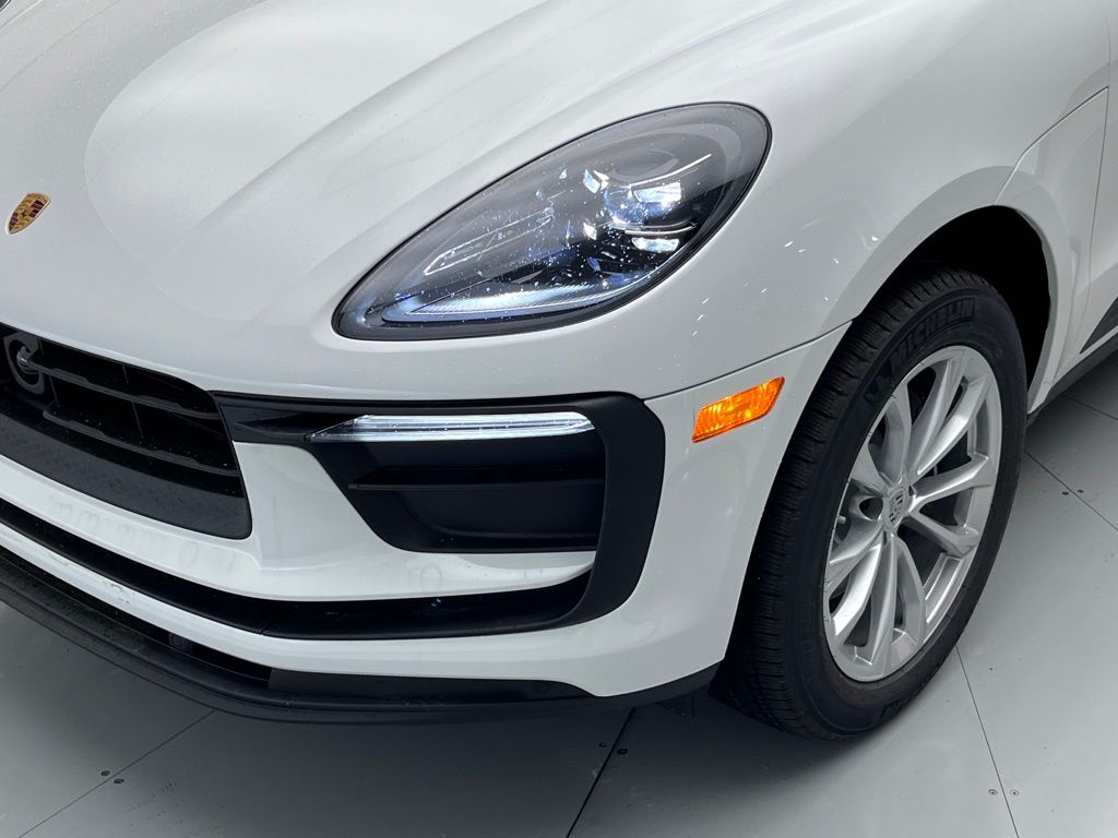2025 Porsche Macan  29