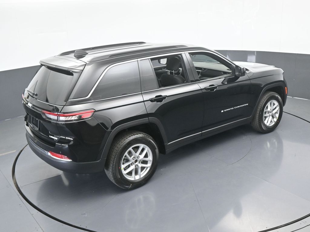 New 2026 Diamond Black Crystal Pearlcoat Jeep Laredo X image 49