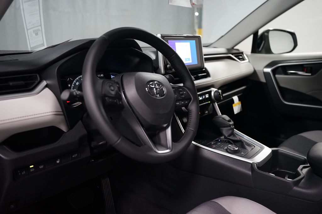 Thumbnail: 2025 Toyota RAV4 - 16