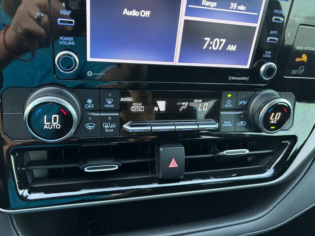 Thumbnail: 2021 Toyota Highlander - 27