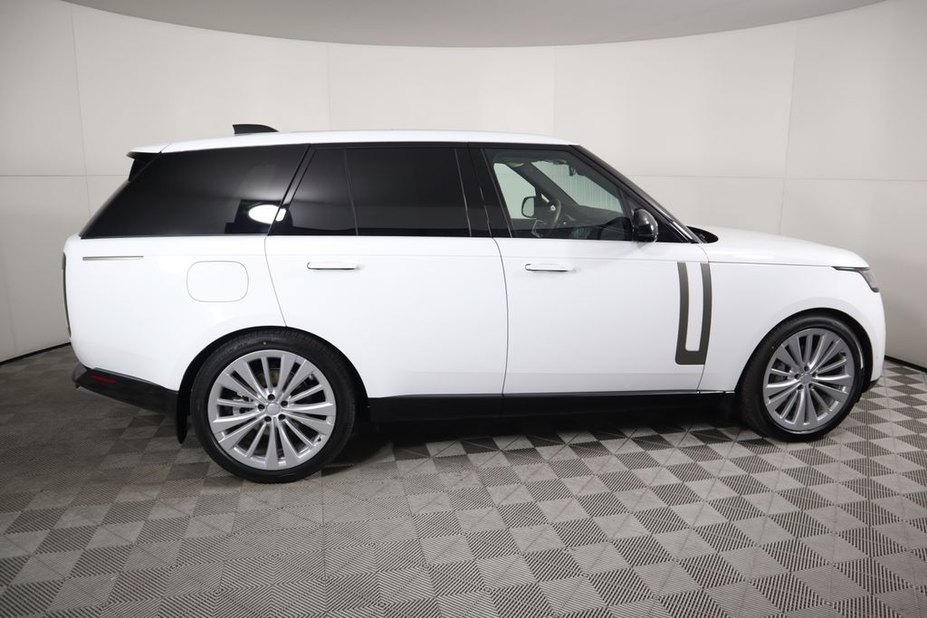 2025 Land Rover Range Rover SE 4