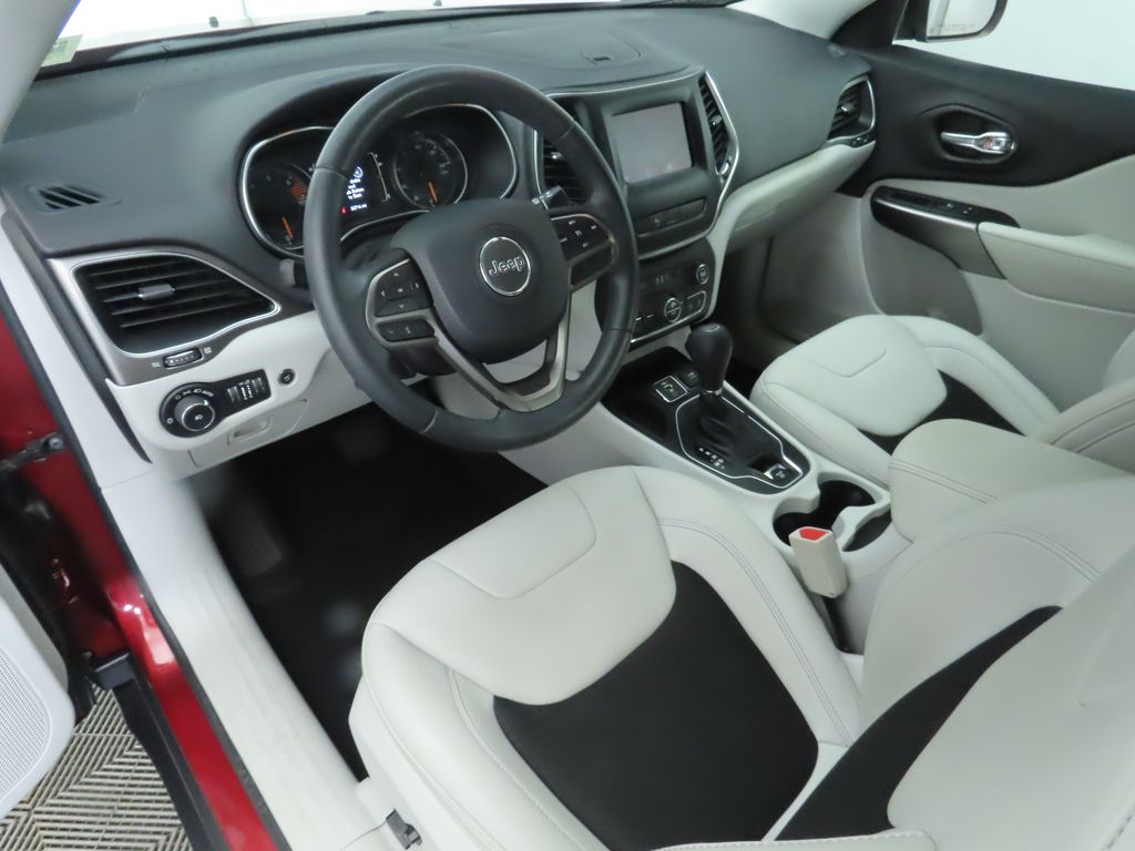 Thumbnail: 2020 Jeep Cherokee - 9