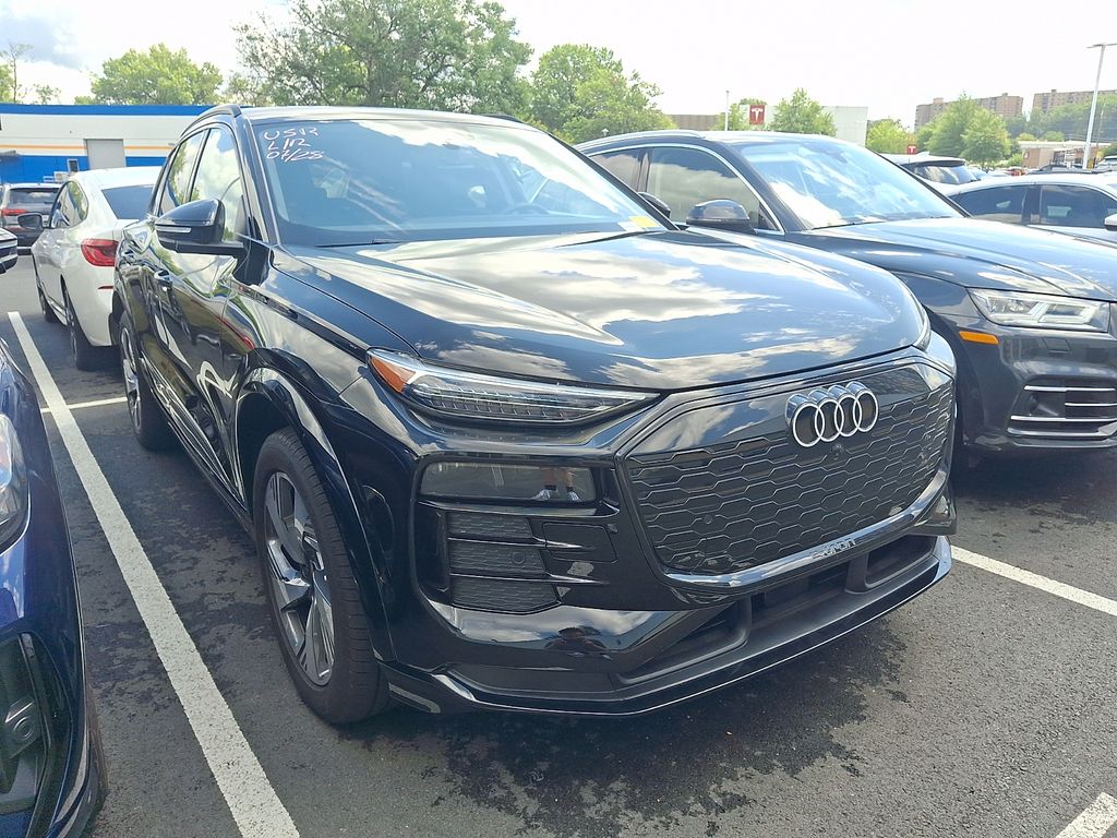 Thumbnail: 2025 Audi Q6 e-tron - 3