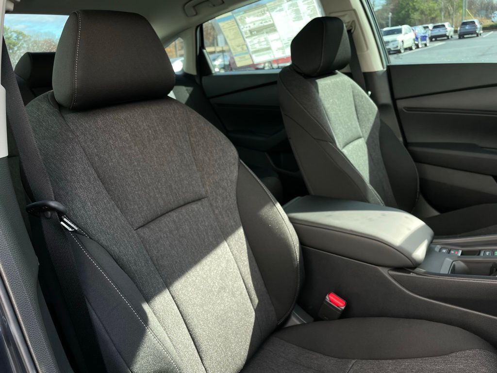 2025 Honda Accord LX 29