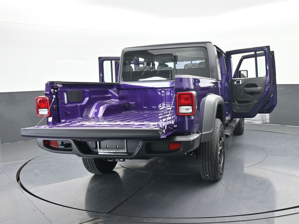 New 2026 reign Jeep Sport image 57