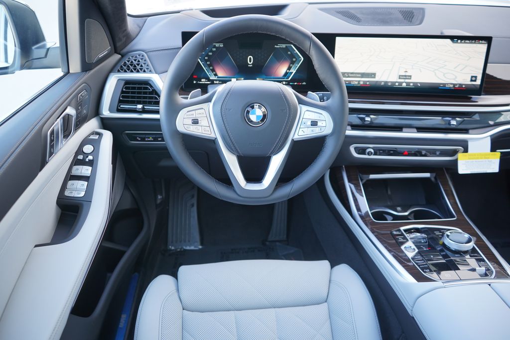 2025 BMW X7 xDrive40i 16