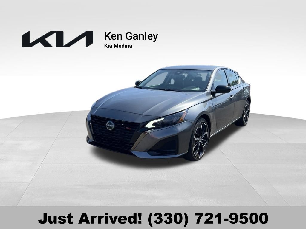 Gray (Gun Metallic) 2023 Nissan Altima 2.5 SR AWD Sedan All-Wheel Drive Continuously Variable Transmission