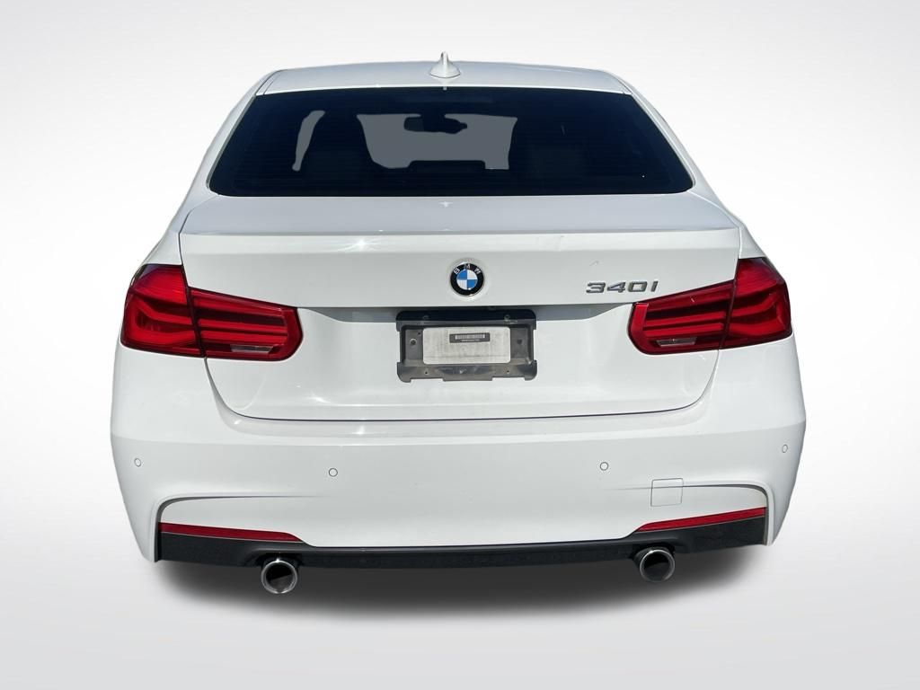 Thumbnail: 2018 BMW 3 Series - 4