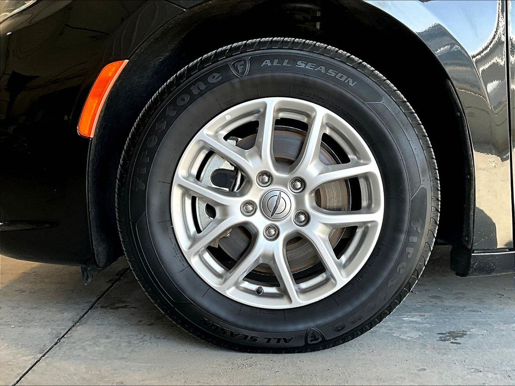 2023 Chrysler Pacifica — photo 7