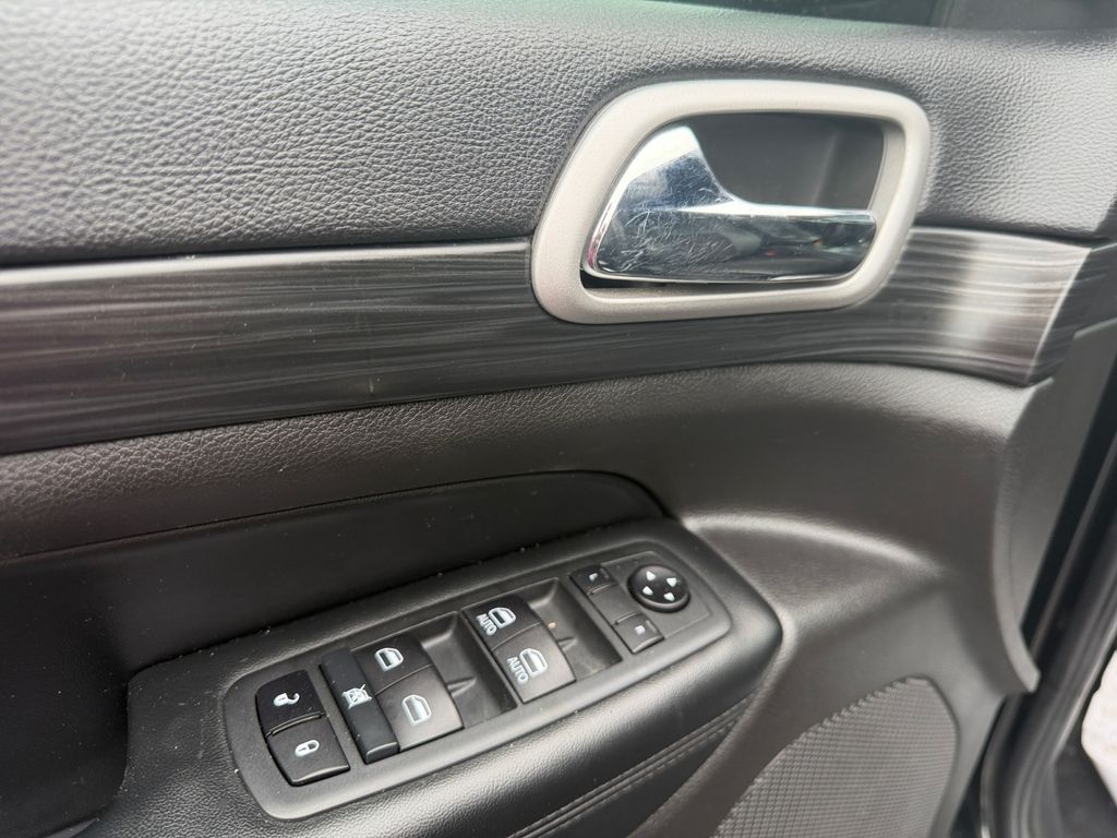 2020 Jeep Grand Cherokee Altitude - 10