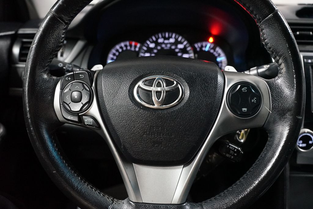 Thumbnail: 2014 Toyota Camry - 11