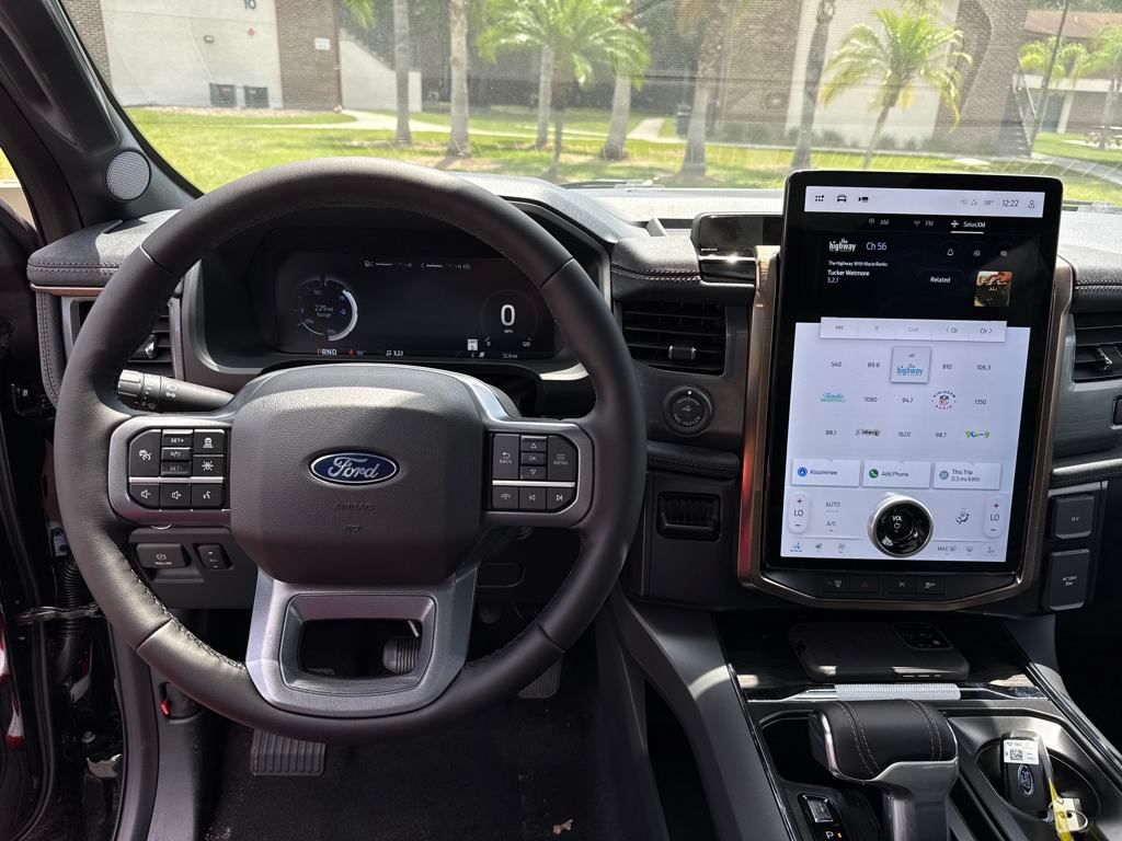 2025 Ford F-150 Lightning Lariat photo 19