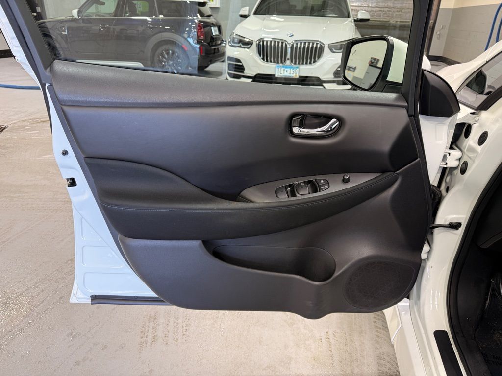 Thumbnail: 2022 Nissan Leaf - 10