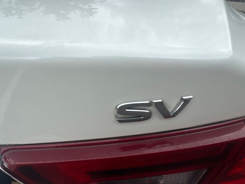 Used 2017 White Nissan 3.5 SV image 14