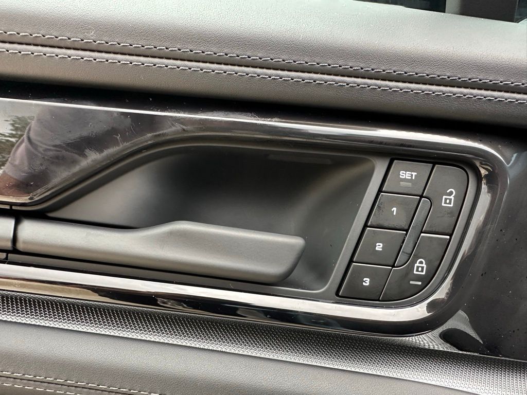 Thumbnail: 2026 Porsche Panamera - 16