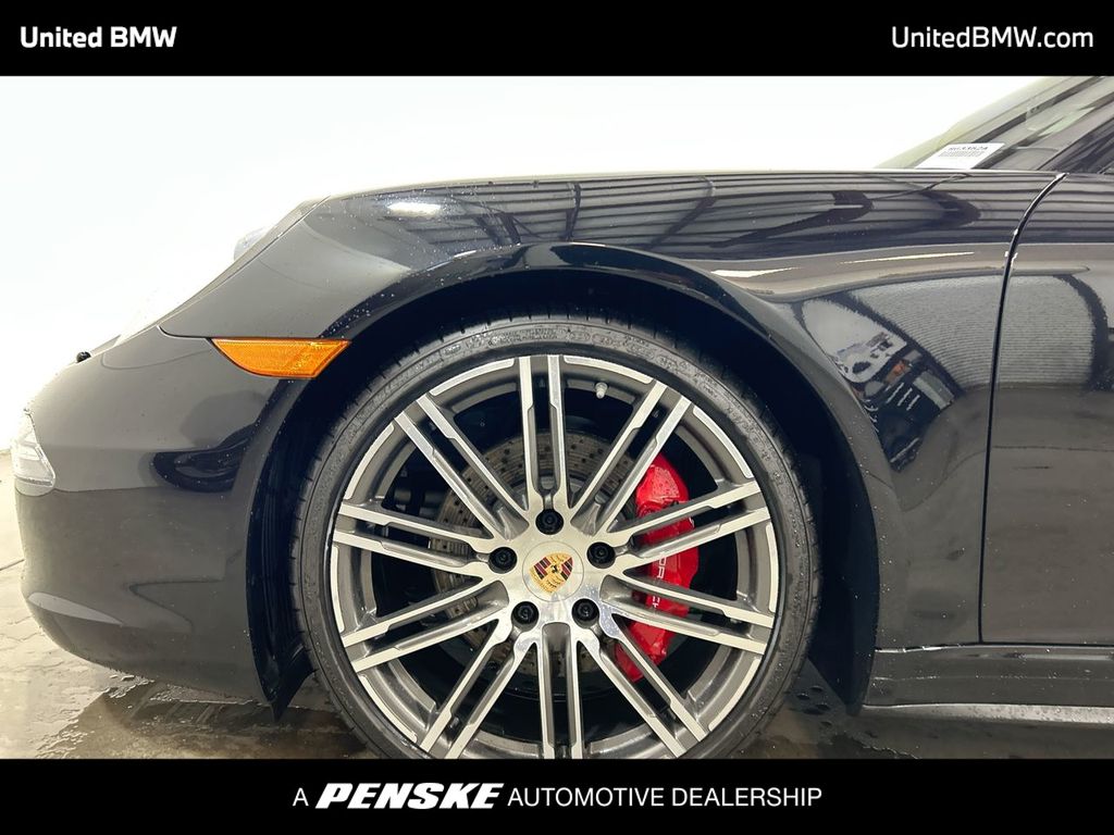 Thumbnail: 2015 Porsche 911 - 10