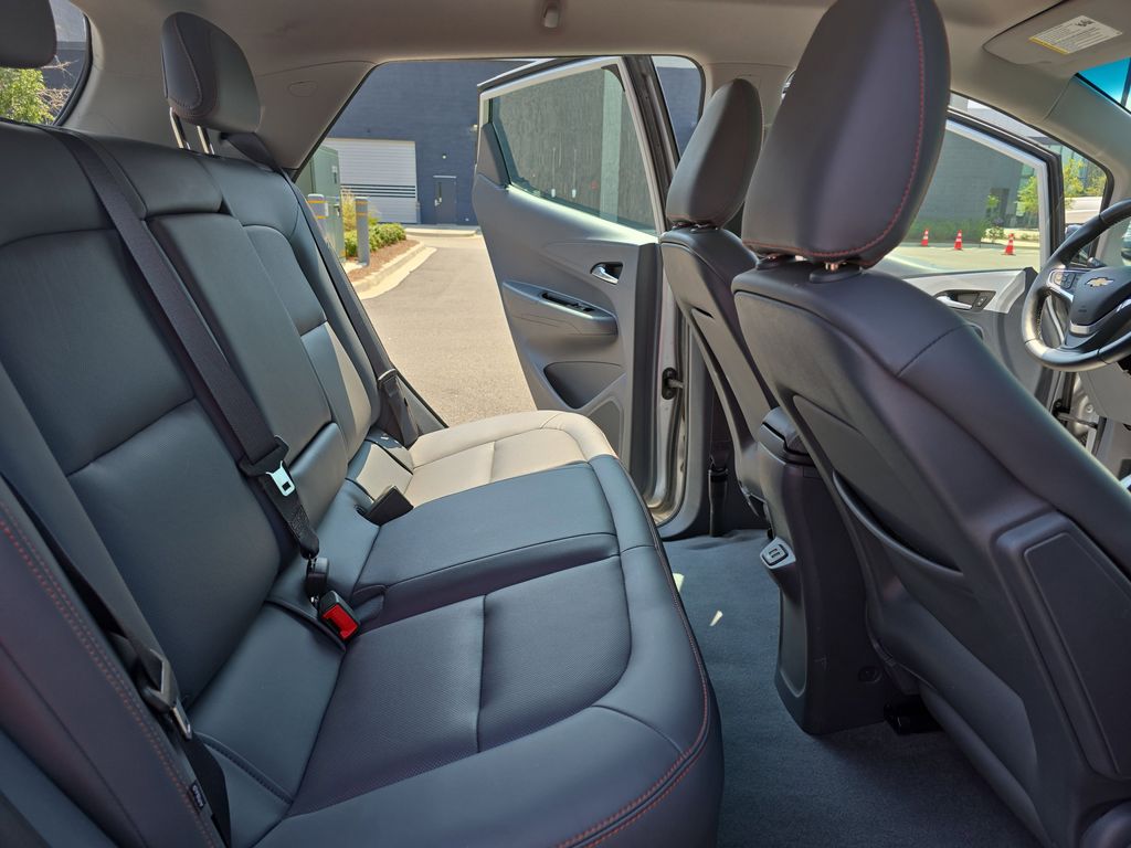 2021 Silver Ice Metallic Chevrolet Bolt EV Premier FWD Crossover