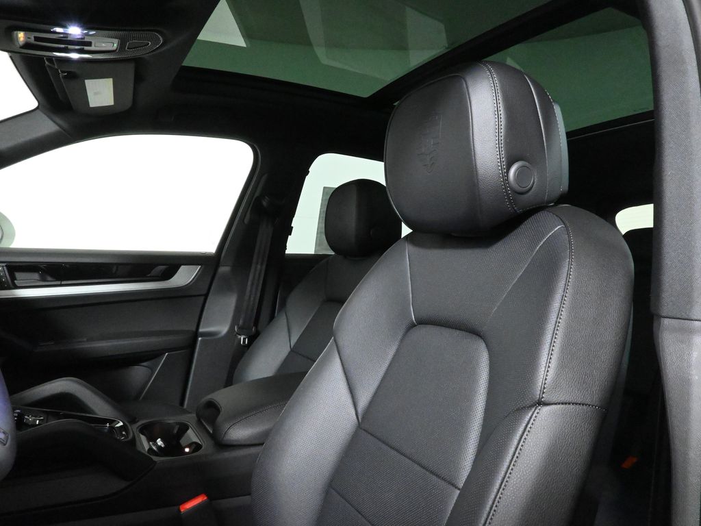 Thumbnail: 2026 Porsche Cayenne - 15
