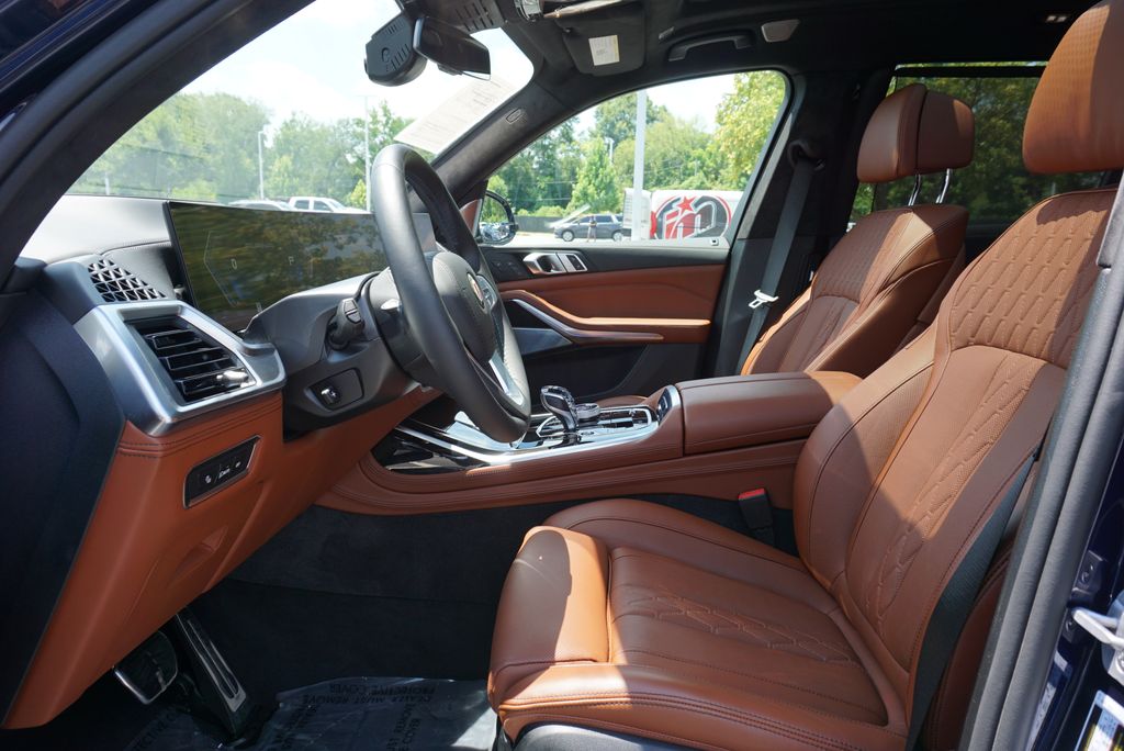 Thumbnail: 2026 BMW X7 - 9