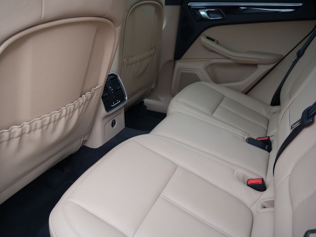 Thumbnail: 2023 Porsche Macan - 22