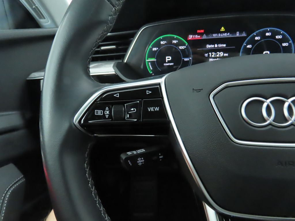2022 Audi e-tron S Prestige 11