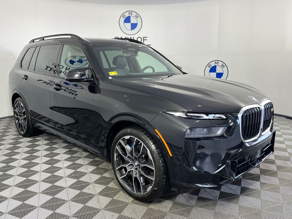 2025 BMW X7 M60i's photo