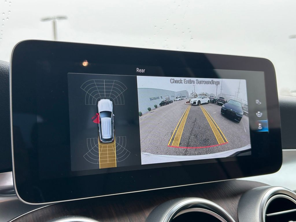 Used 2022  Mercedes-Benz GLC 300 image 30