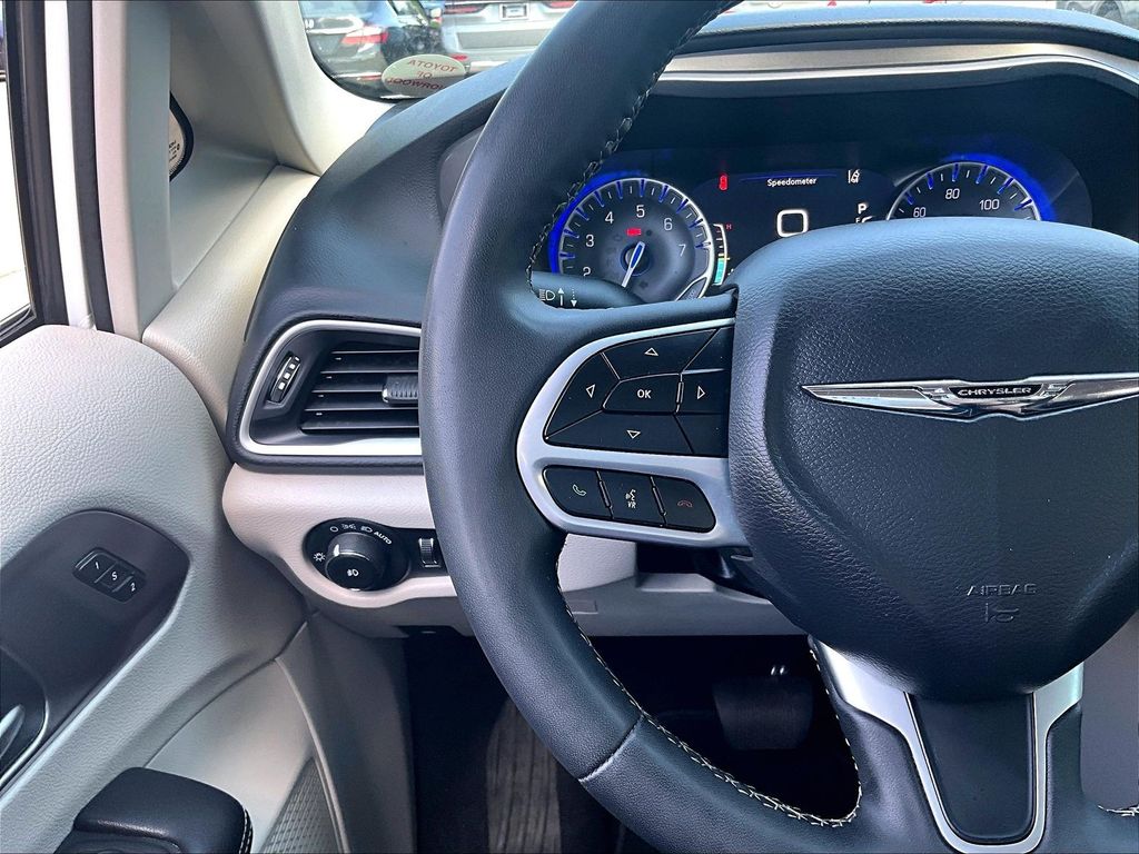 2023 Chrysler Pacifica — photo 23