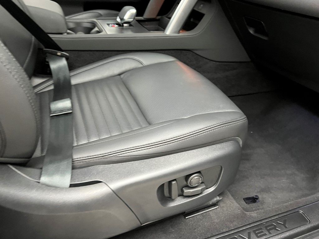 Thumbnail: 2024 Land Rover Discovery Sport - 13