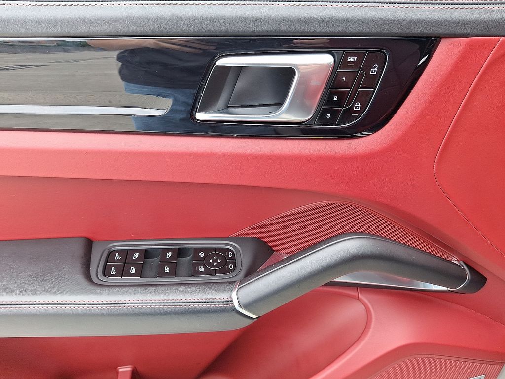 2021 Porsche Cayenne Turbo 14