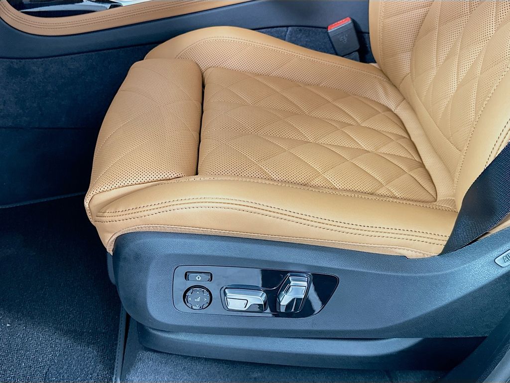 Thumbnail: 2026 BMW X7 - 21