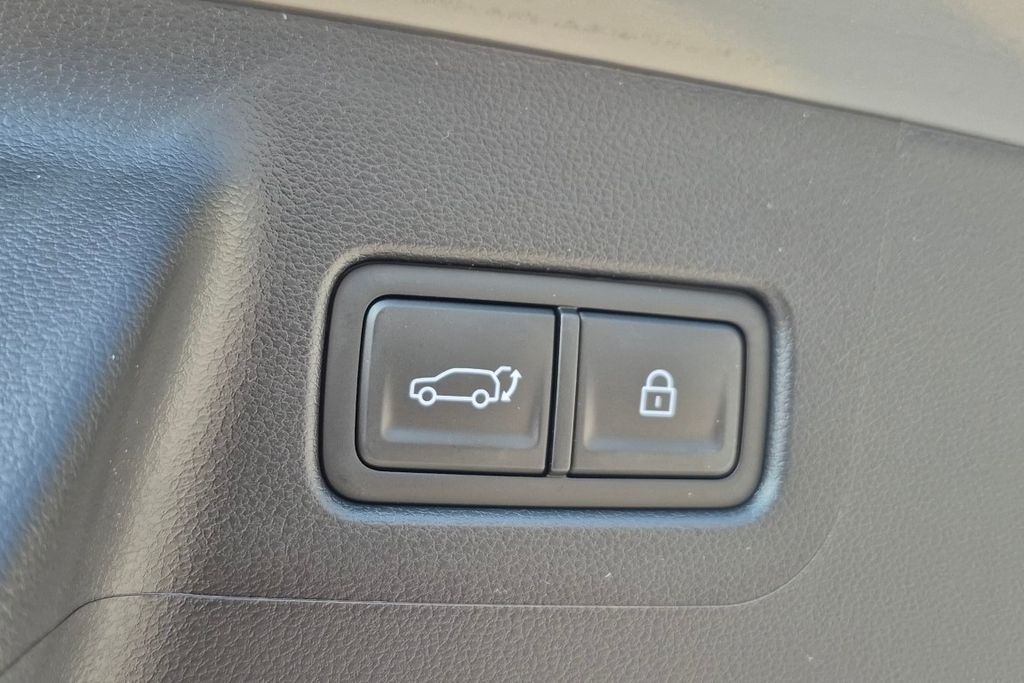 New 2027 Gray Hyundai SE image 8