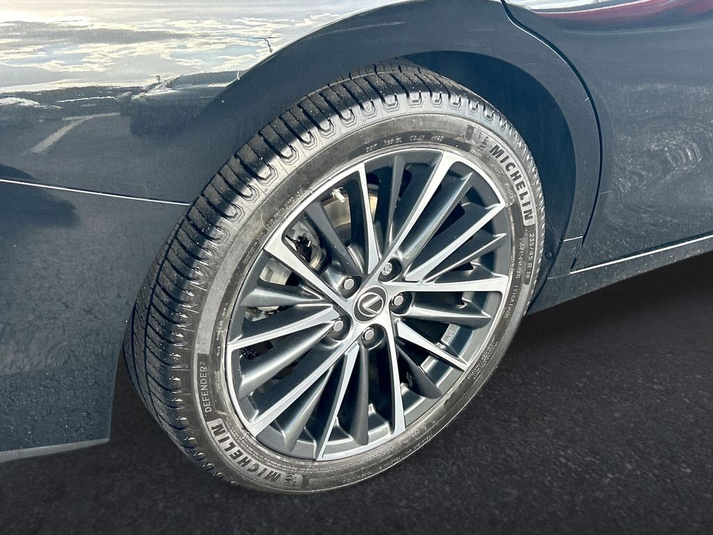 Thumbnail: 2022 Lexus ES - 29