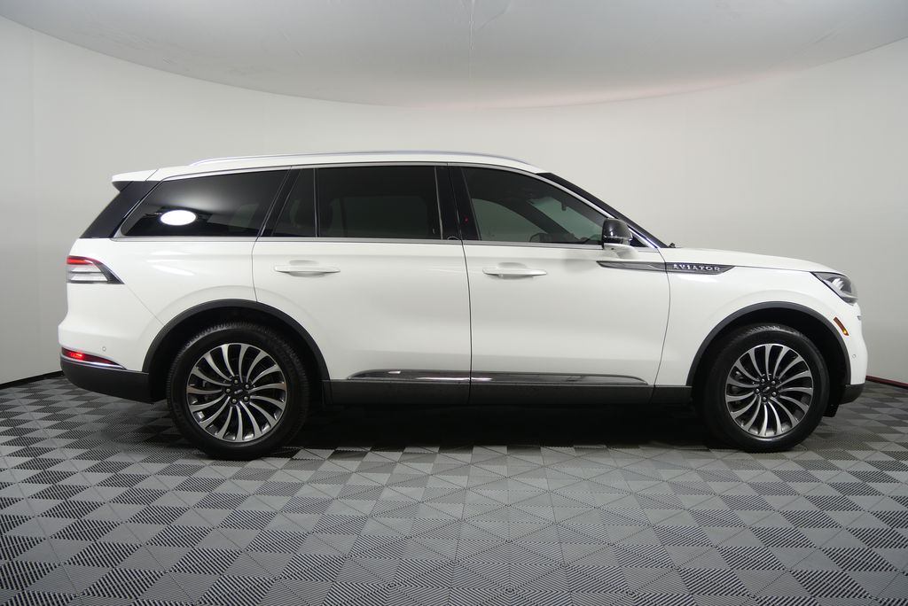 Thumbnail: 2022 Lincoln Aviator - 2