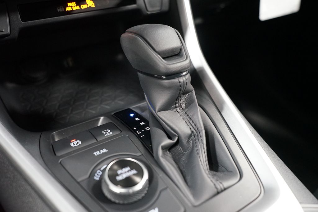 Thumbnail: 2025 Toyota RAV4 - 21