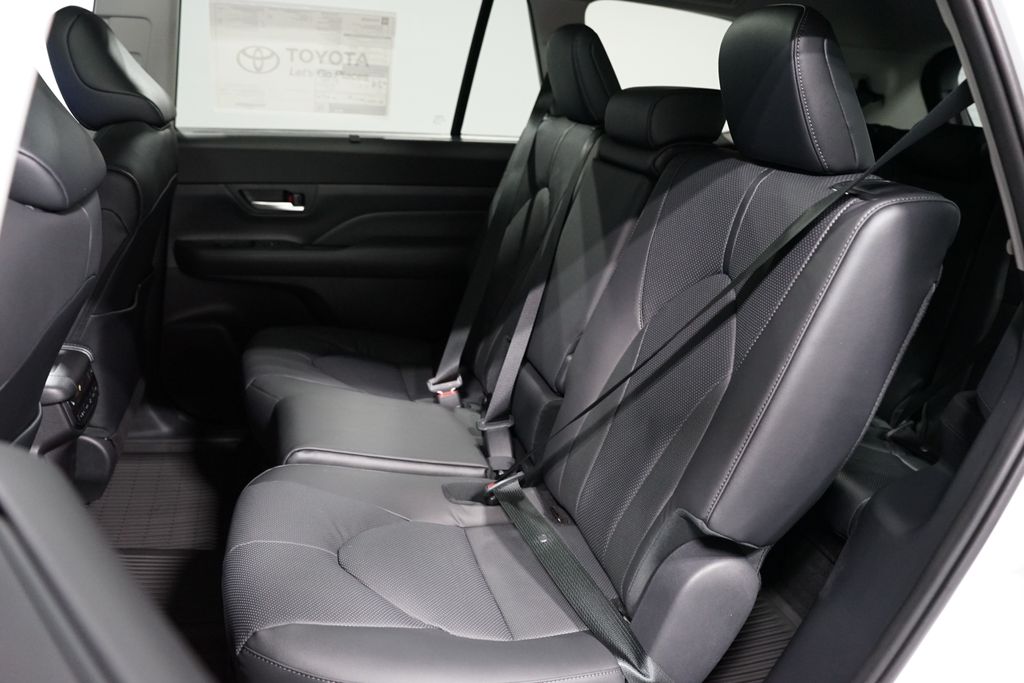 Thumbnail: 2026 Toyota Grand Highlander - 30