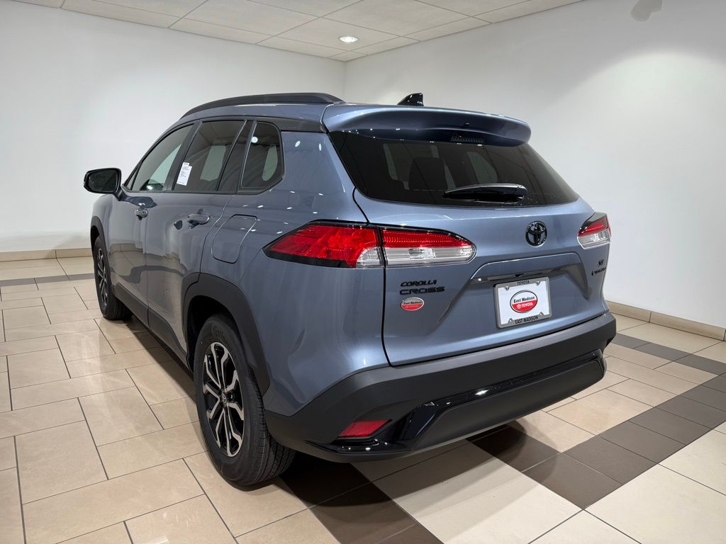 2025 Toyota Corolla Cross SE 3