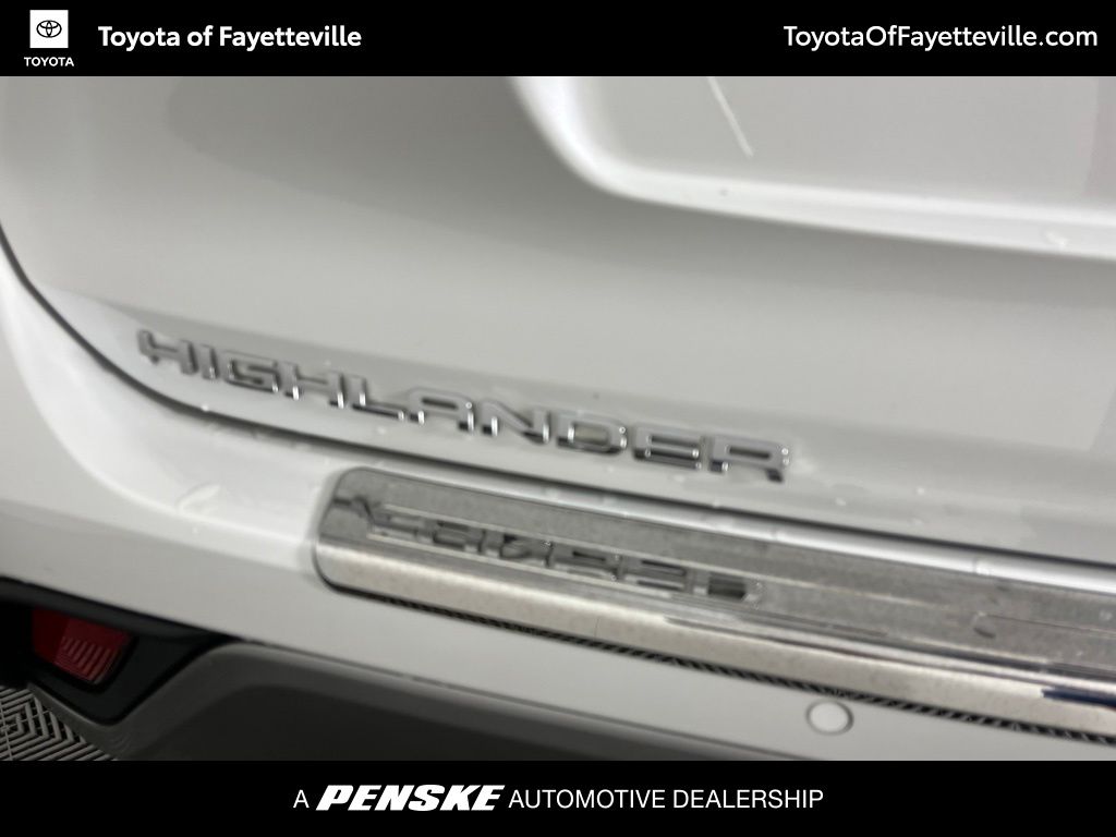 Thumbnail: 2023 Toyota Highlander - 3