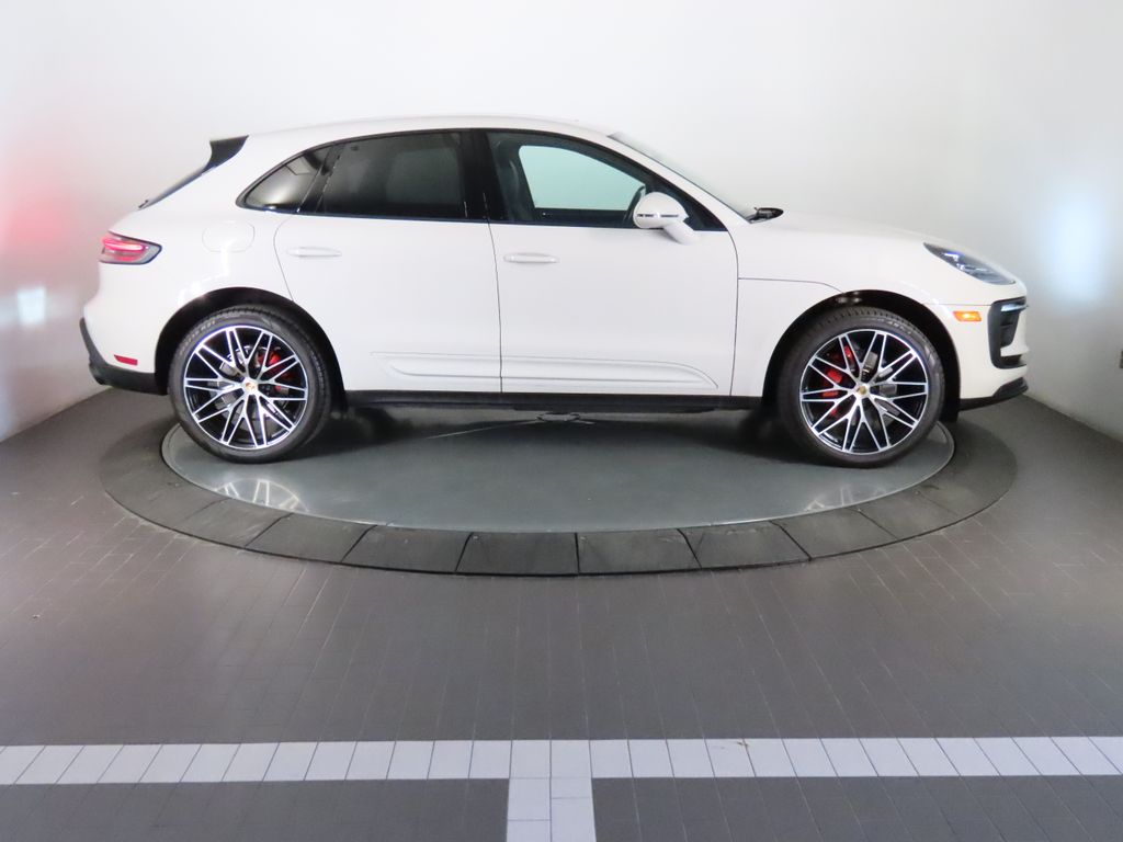 Thumbnail: 2023 Porsche Macan - 8