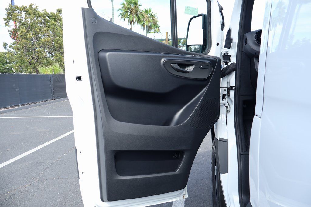 Thumbnail: 2025 Mercedes-Benz Sprinter - 7