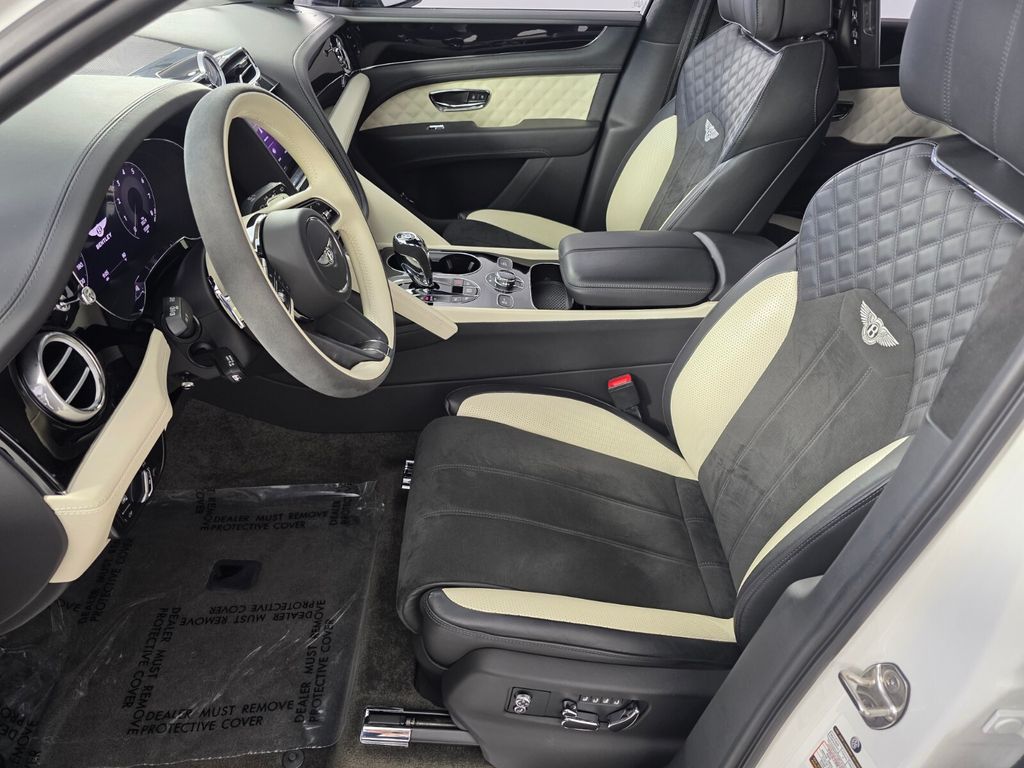 Used 2022 White Bentley  image 9