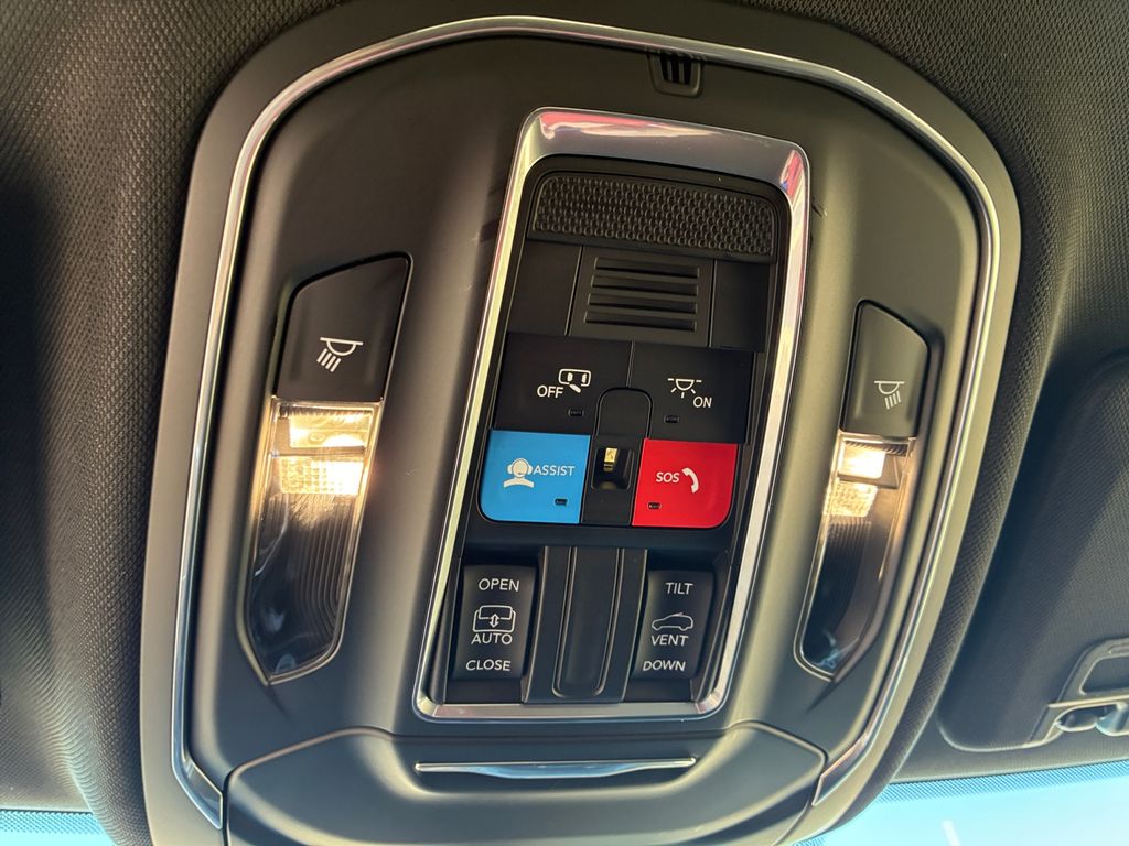 New Car 2025 Jeep Grand Cherokee  Laredo X For Sale Under $35,000 In Austin, Texas