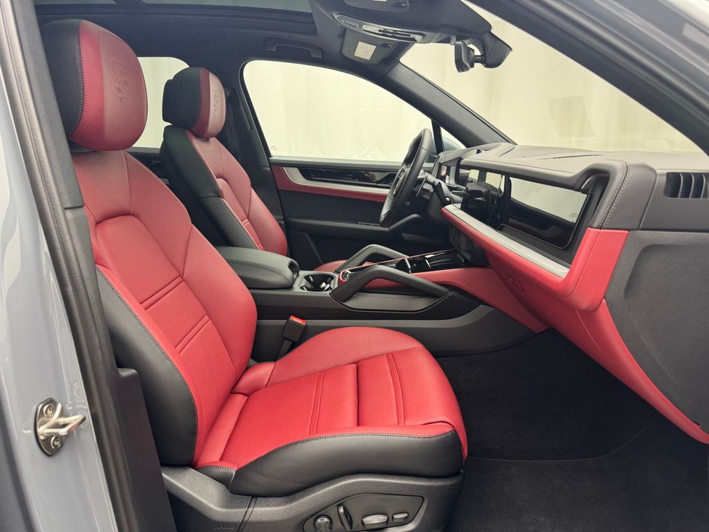 2025 Porsche Cayenne S 28