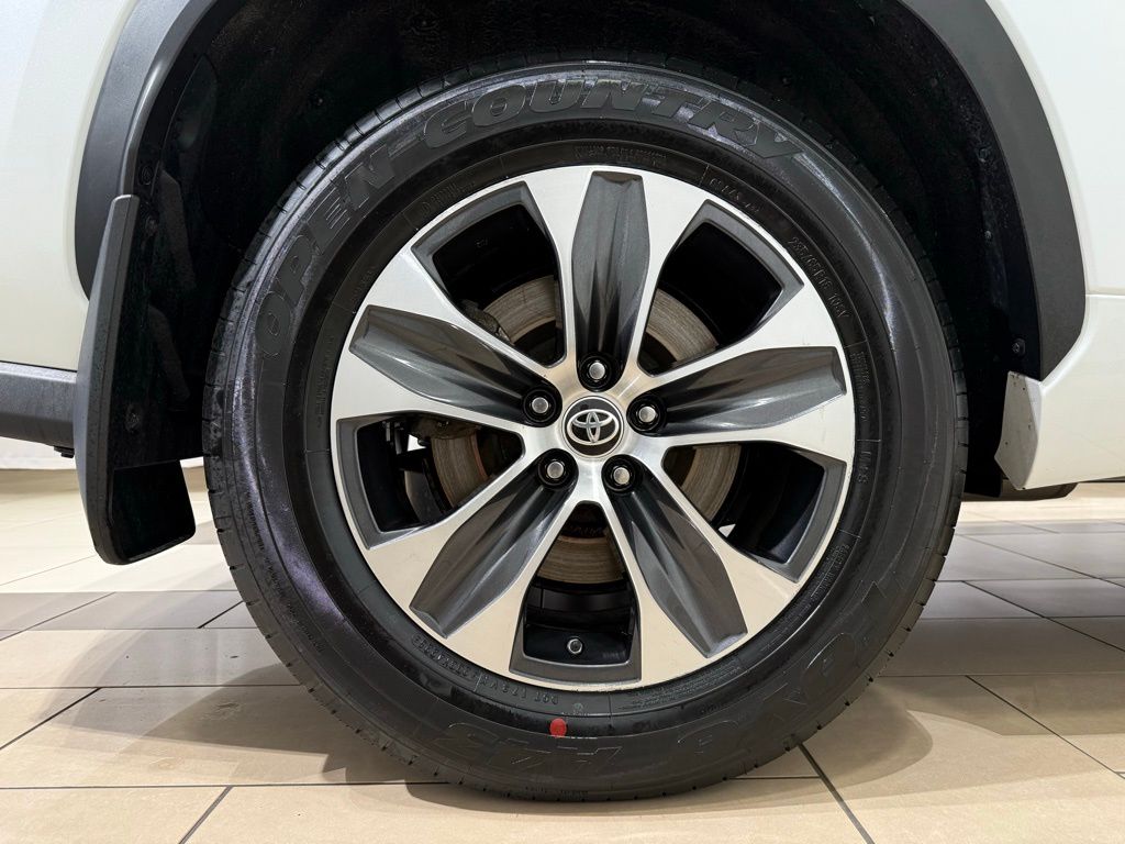 Thumbnail: 2022 Toyota Highlander - 9