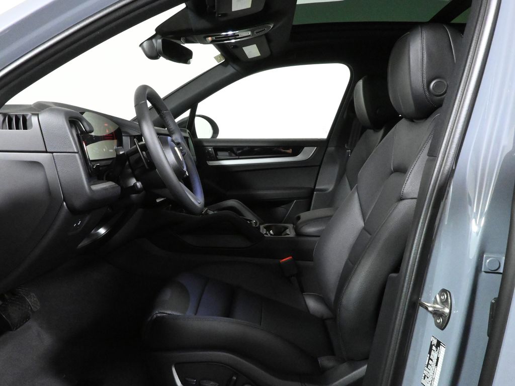 Thumbnail: 2025 Porsche Cayenne - 5