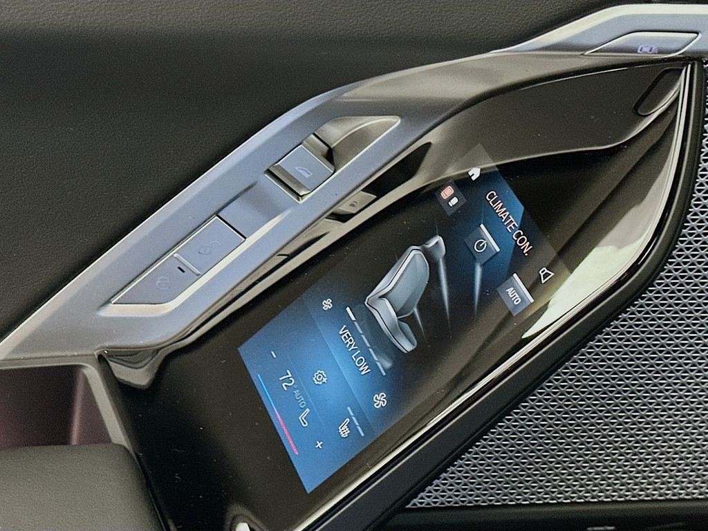 Thumbnail: 2025 BMW i7 - 18