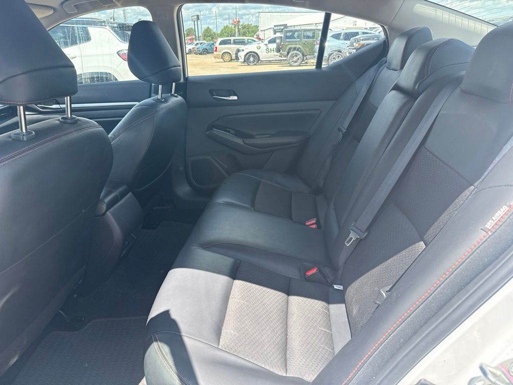 2025 Nissan Altima 2.5 SR — photo 13