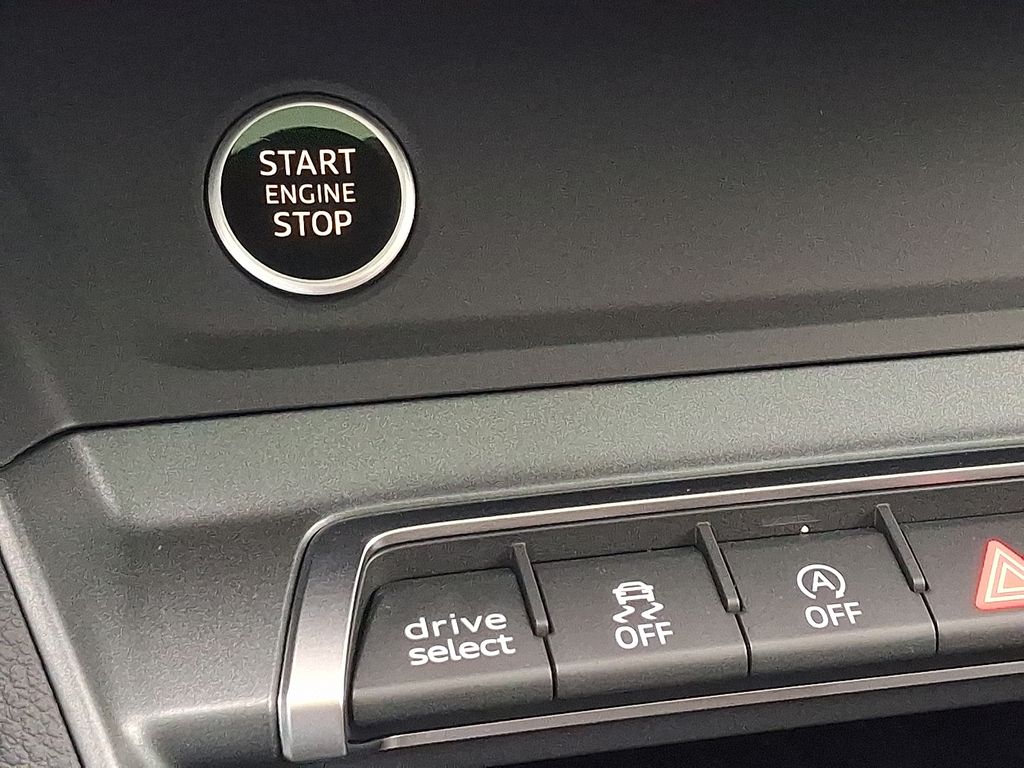 Thumbnail: 2025 Audi Q3 - 24