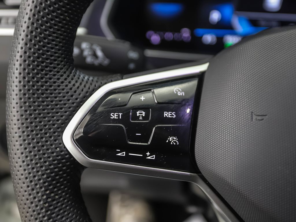 Thumbnail: 2024 Volkswagen Tiguan - 12